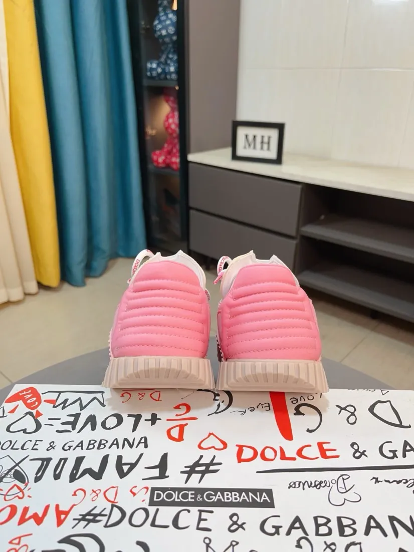 Men's men's shoes💰440🌹🌹New Dolce & Gabbana/DG heavy industry series, new casual fashion shoes👟Simple and elegant style, fashionable and exclusive👑Fashionable and generous. Original breathable cotton + hand-painted craftsmanship, comfortable breathable lining. Exquisite luxury, super A level! Compared with the genuine product at the counter, the version is no worse at all💕Size: 35-46